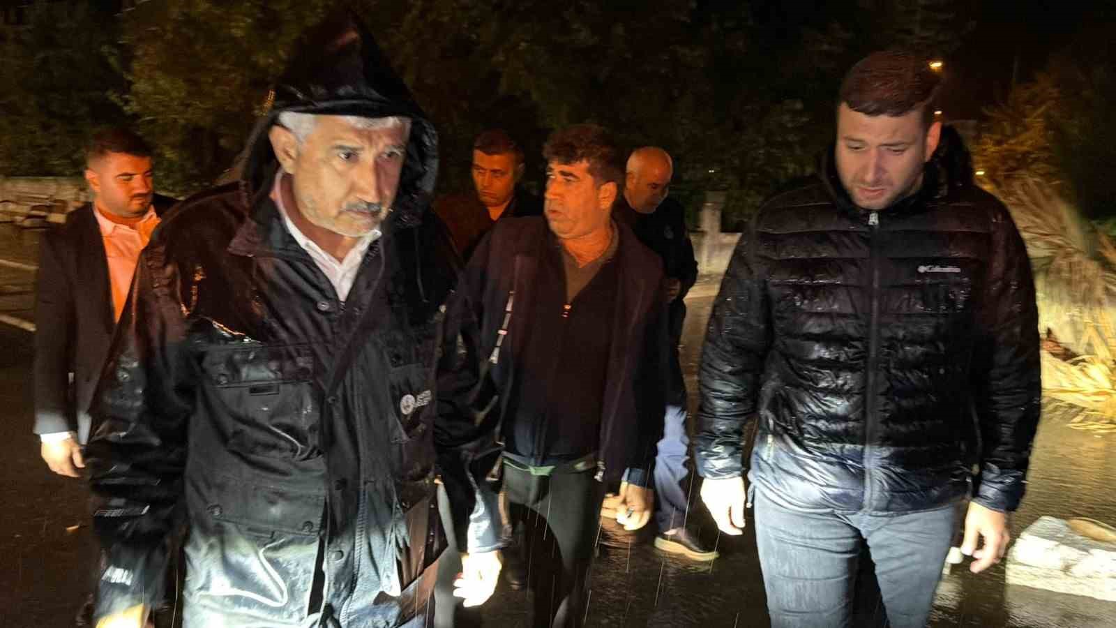 Kahta’da şiddetli sağanak hayatı olumsuz etkiledi
