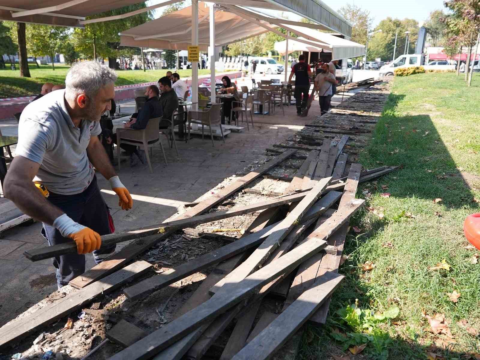 Düzce Millet Bahçesinde oturma alanları yenilendi
