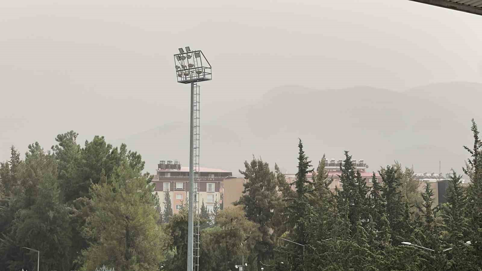 Osmaniye’de Suriye kaynaklı toz taşınımı etkili oldu