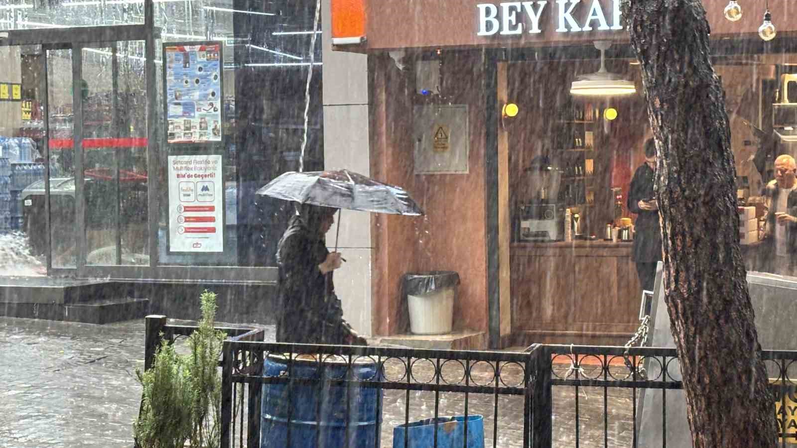 Bursa’da sağanak başladı fırtına uyarısı geldi: Rüzgar 80 kilometreye ulaşacak