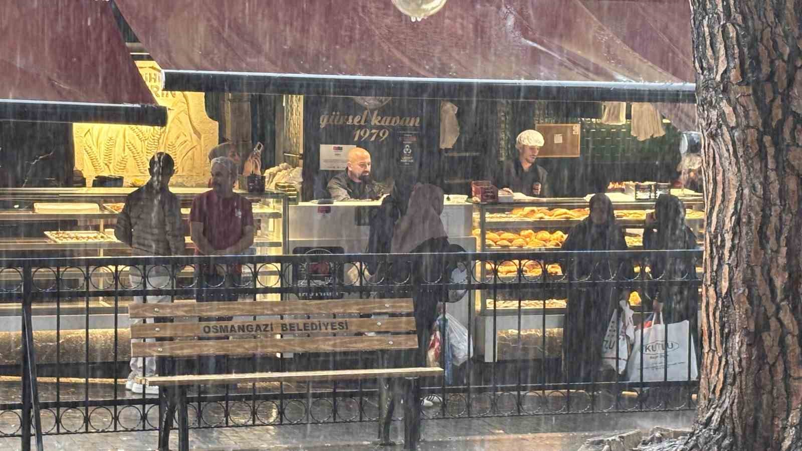 Bursa’da sağanak başladı fırtına uyarısı geldi: Rüzgar 80 kilometreye ulaşacak