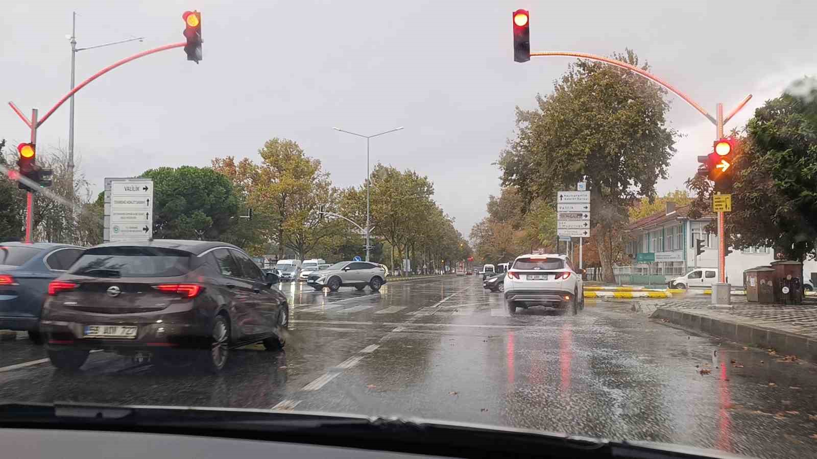 Tekirdağ’da sağanak yağış hayatı olumsuz etkiledi