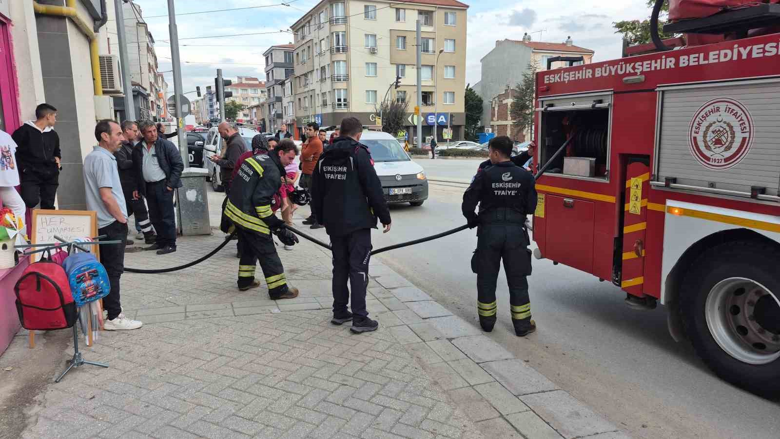 Mutfak aspiratörü kaynaklı yangında daire küle döndü