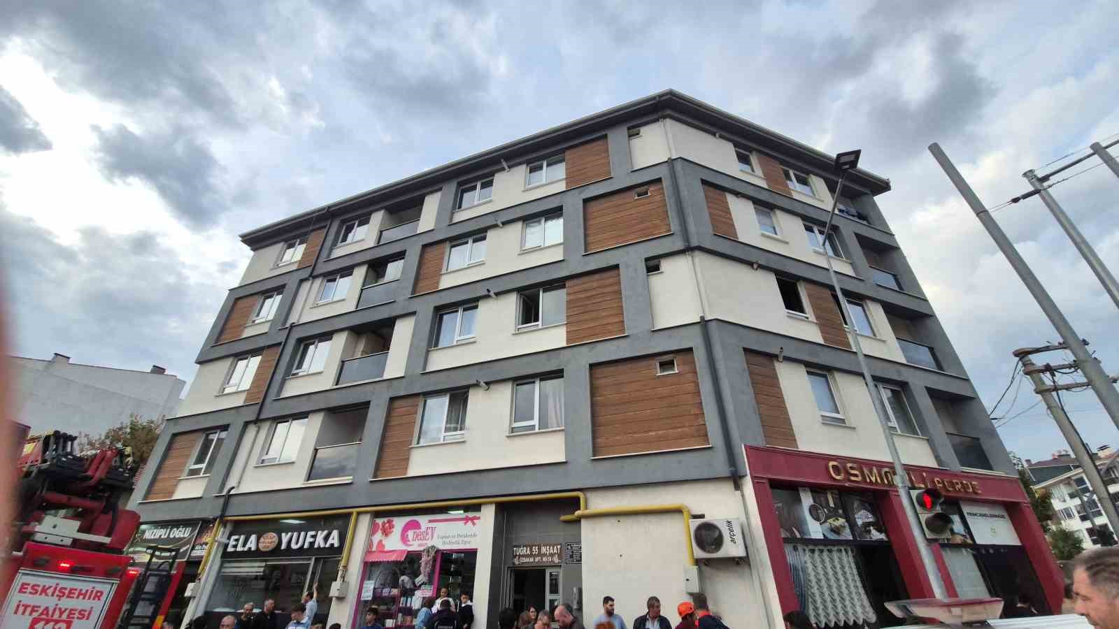 Mutfak aspiratörü kaynaklı yangında daire küle döndü