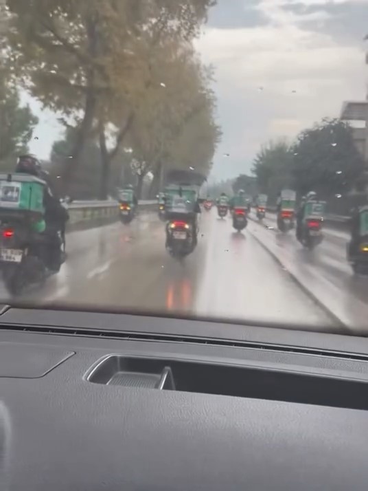 Bursa’da yüzlerce motokurye, vefat eden arkadaşları için konvoy yaptı