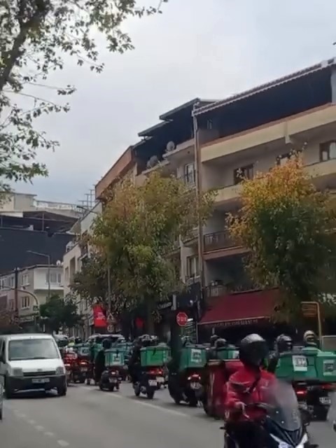 Bursa’da yüzlerce motokurye, vefat eden arkadaşları için konvoy yaptı