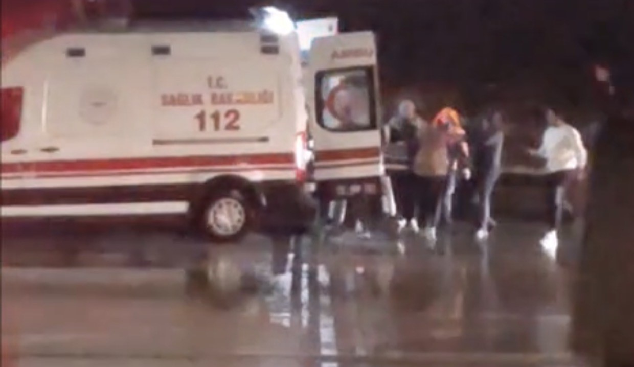 Bandırma’da kontrolden çıkan otomobil refüje çarpıp karşı şeride geçti: 1 yaralı
