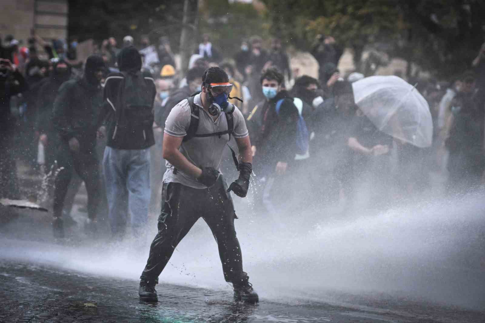 Fransa’da devam eden öğrenci protestolarında 160 binden fazla kişi sokağa indi
