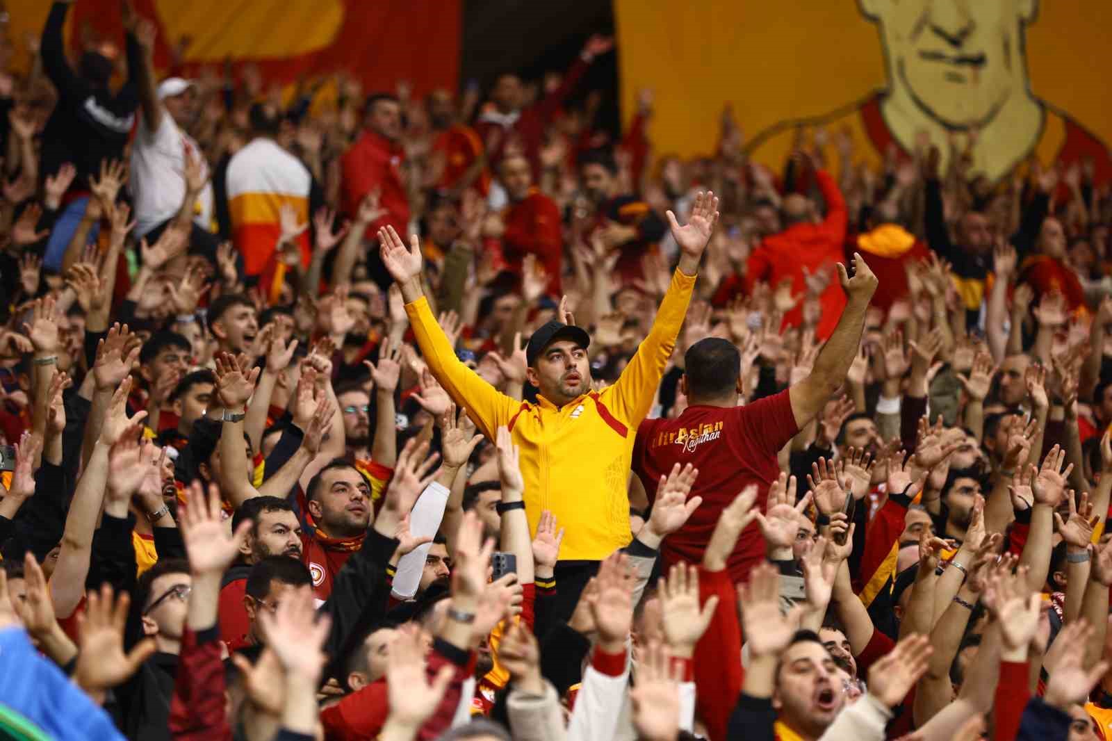 UEFA Şampiyonlar Ligi: Galatasaray: 0 - Barcelona: 0 (Maç devam ediyor)