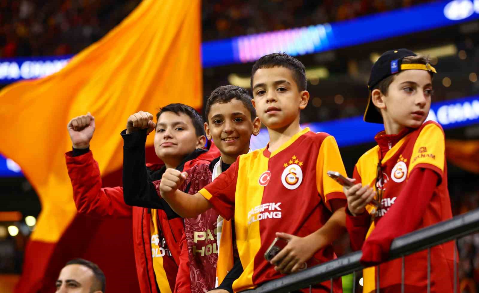 UEFA Şampiyonlar Ligi: Galatasaray: 0 - Barcelona: 0 (Maç devam ediyor)