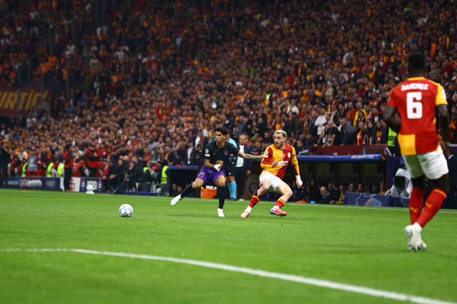 UEFA Şampiyonlar Ligi: Galatasaray: 0 - Barcelona: 0 (Maç devam ediyor)