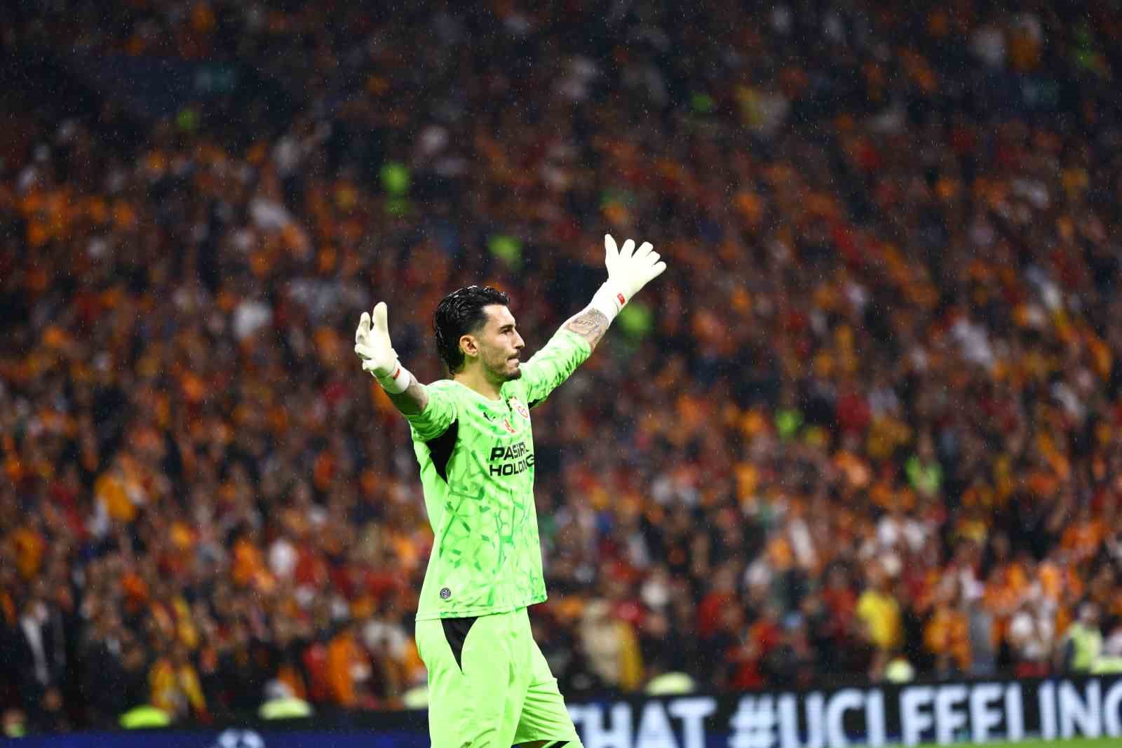UEFA Şampiyonlar Ligi: Galatasaray: 1 - Barcelona: 1 (İlk yarı)