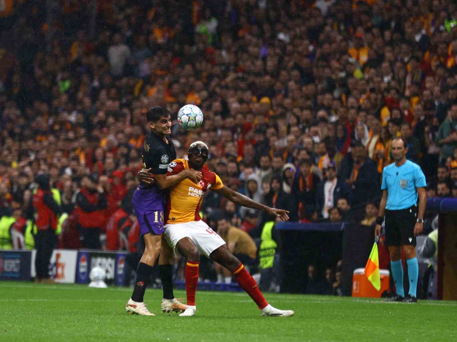 UEFA Şampiyonlar Ligi: Galatasaray: 1 - Barcelona: 1 (İlk yarı)