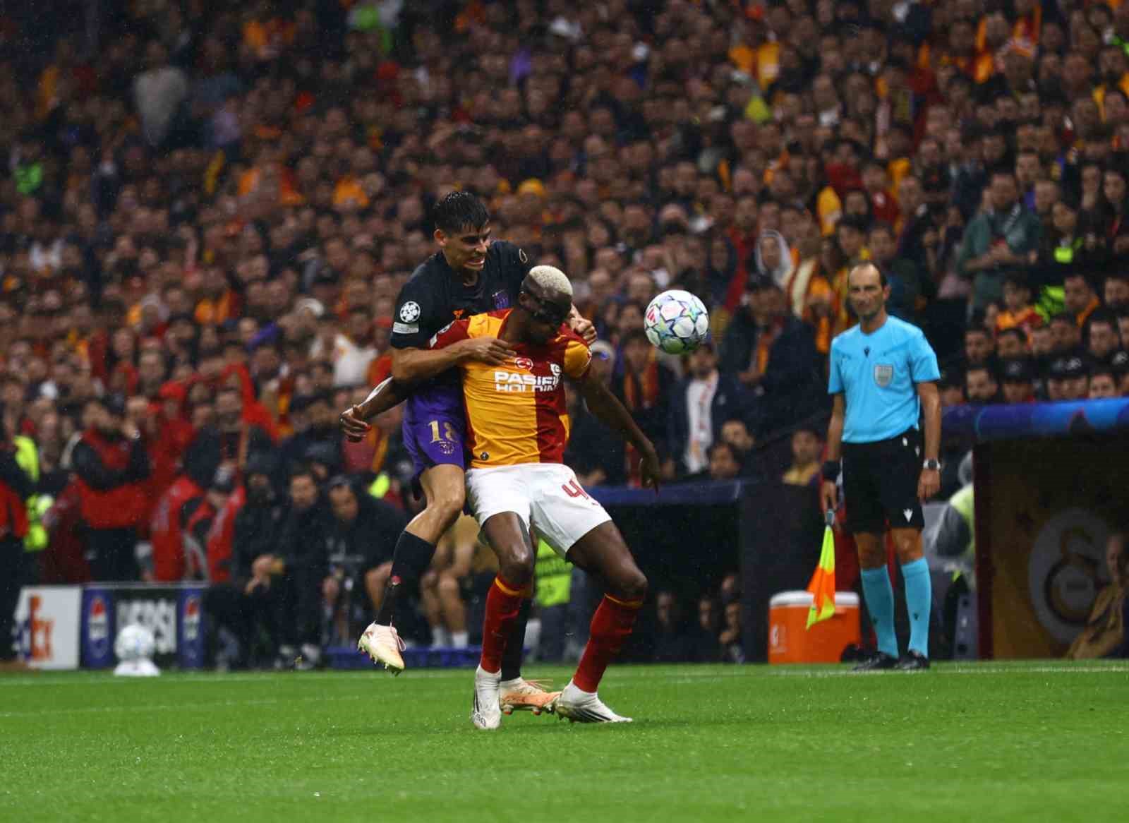 UEFA Şampiyonlar Ligi: Galatasaray: 1 - Barcelona: 1 (İlk yarı)