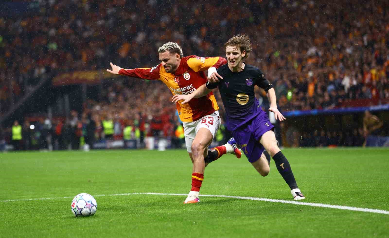 UEFA Şampiyonlar Ligi: Galatasaray: 1 - Barcelona: 1 (İlk yarı)
