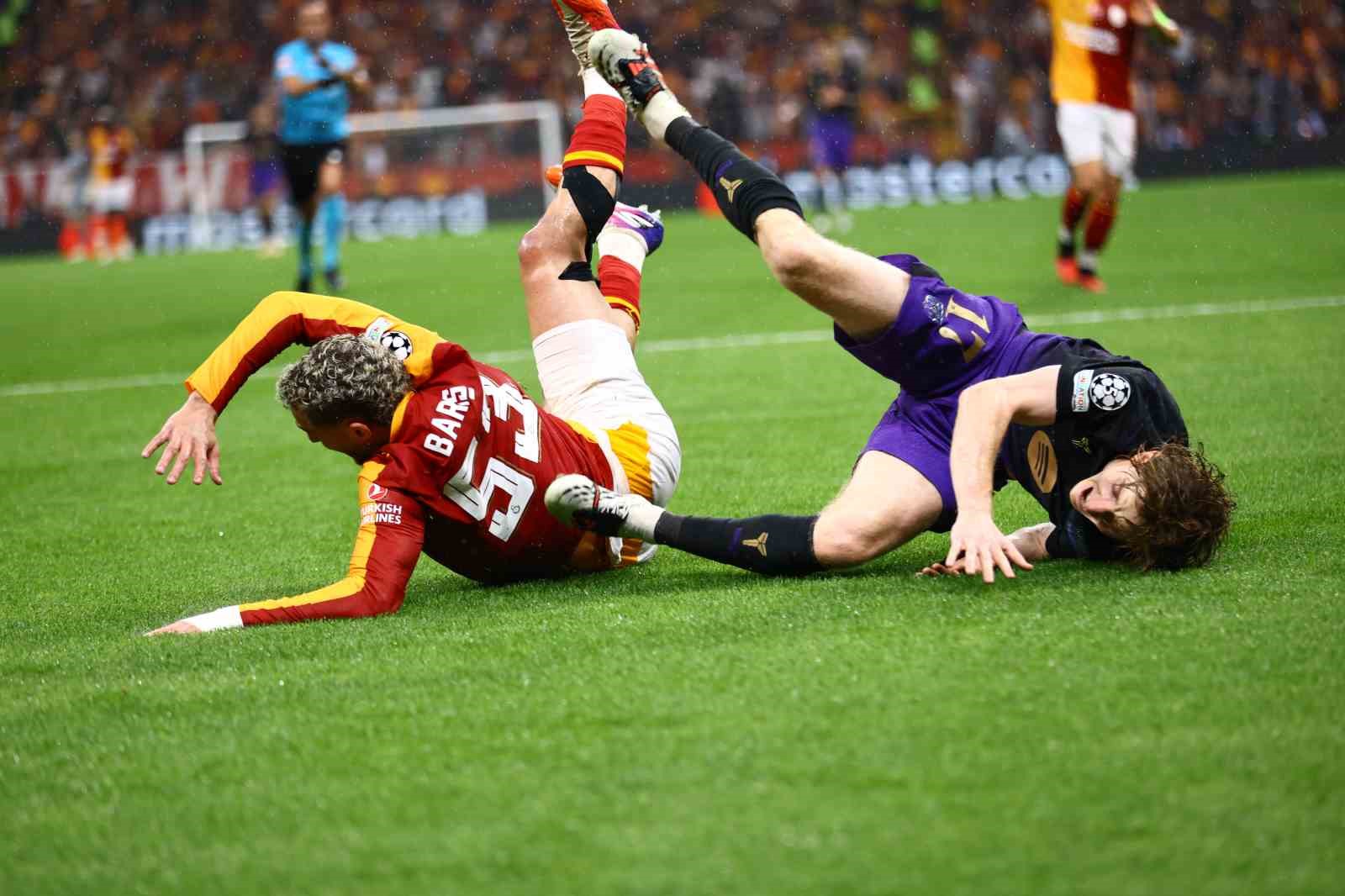 UEFA Şampiyonlar Ligi: Galatasaray: 1 - Barcelona: 1 (İlk yarı)