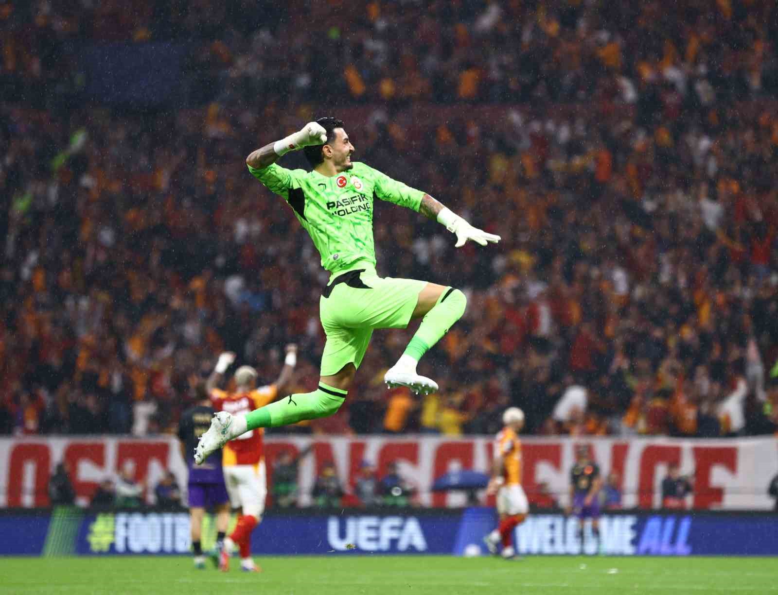 UEFA Şampiyonlar Ligi: Galatasaray: 1 - Barcelona: 1 (İlk yarı)