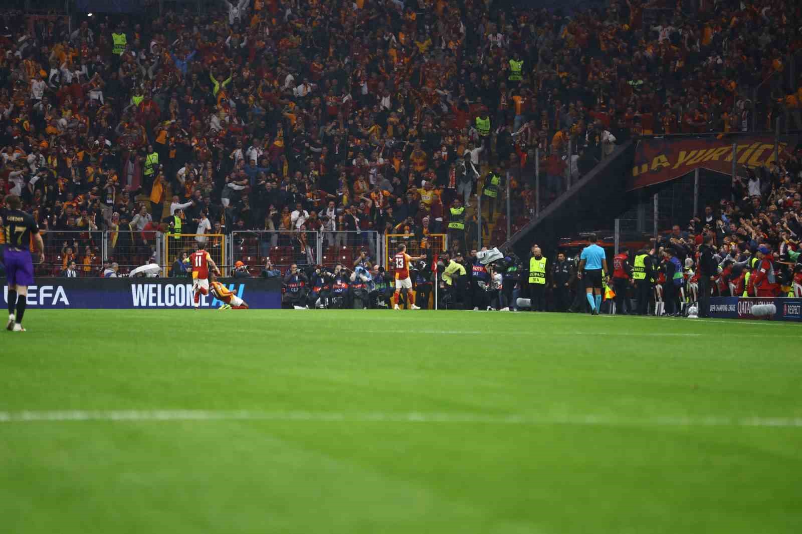 UEFA Şampiyonlar Ligi: Galatasaray: 1 - Barcelona: 1 (İlk yarı)