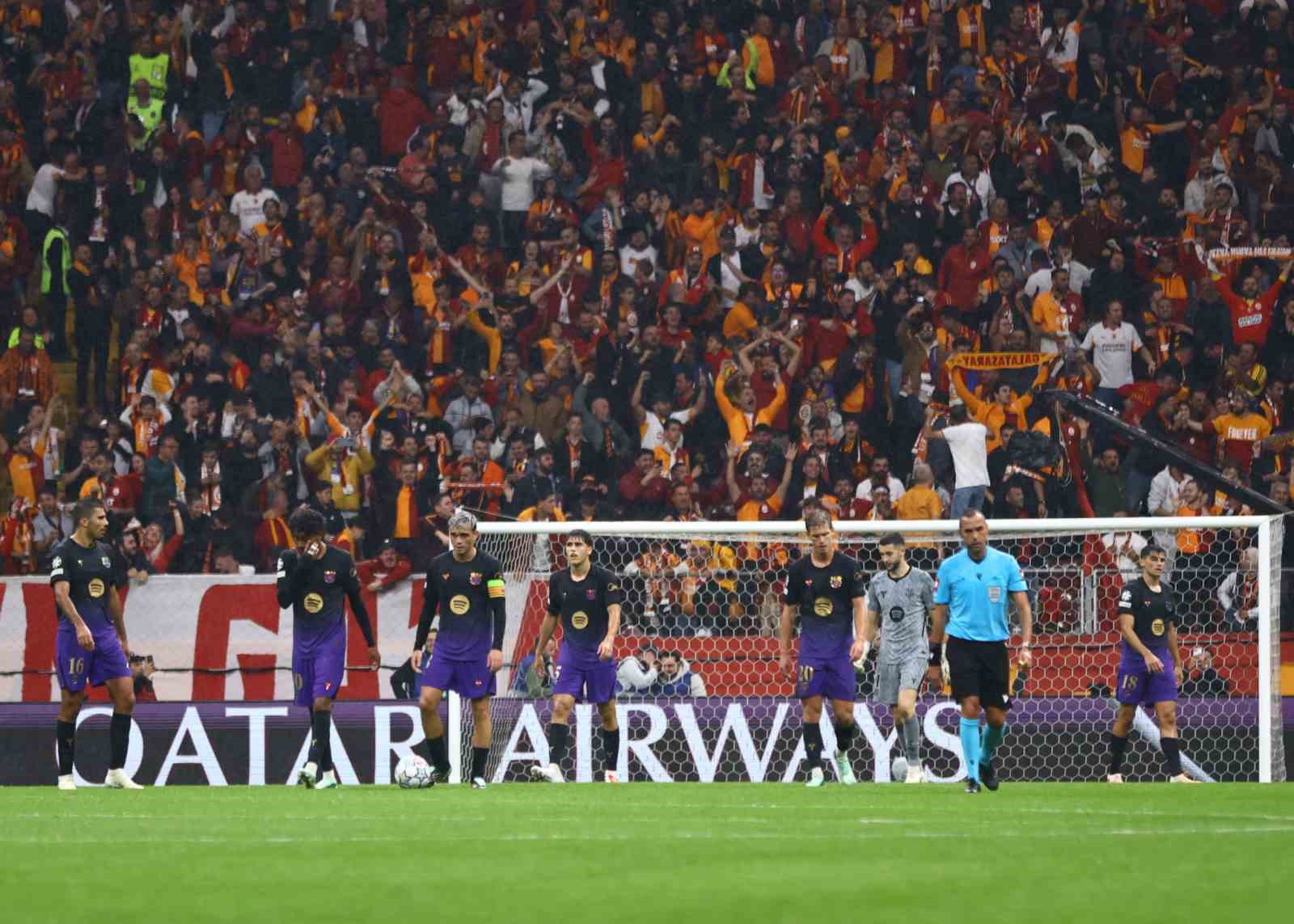 UEFA Şampiyonlar Ligi: Galatasaray: 1 - Barcelona: 1 (İlk yarı)