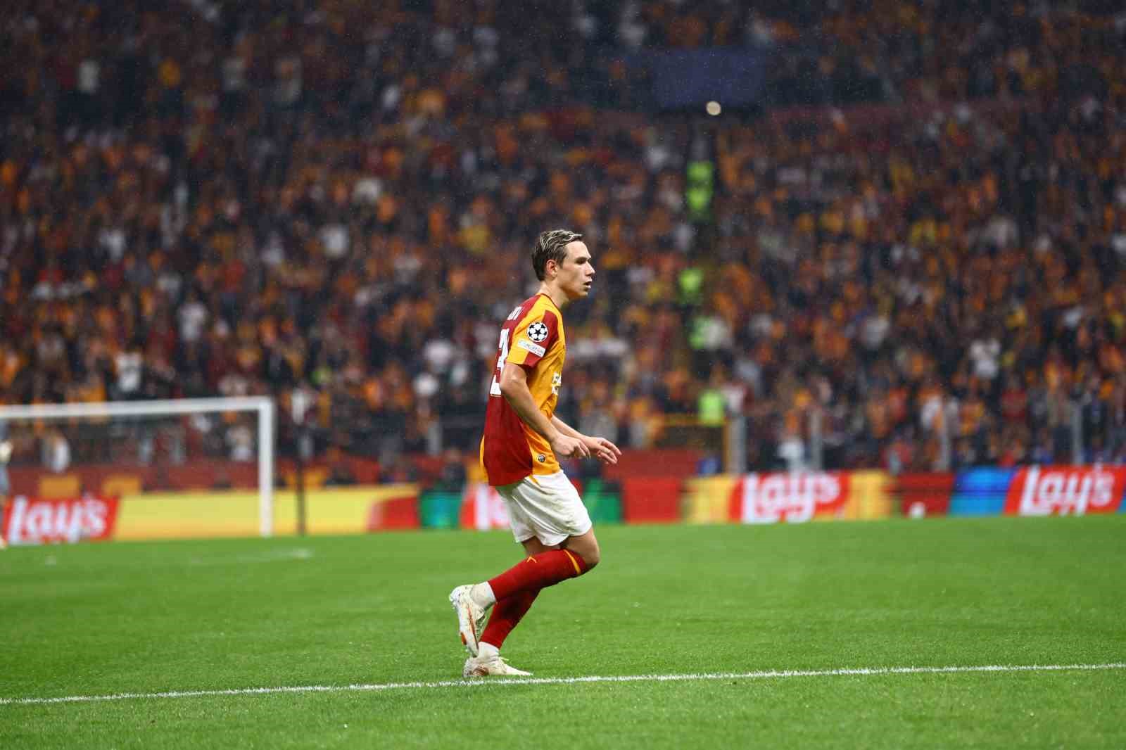 UEFA Şampiyonlar Ligi: Galatasaray: 1 - Barcelona: 1 (İlk yarı)