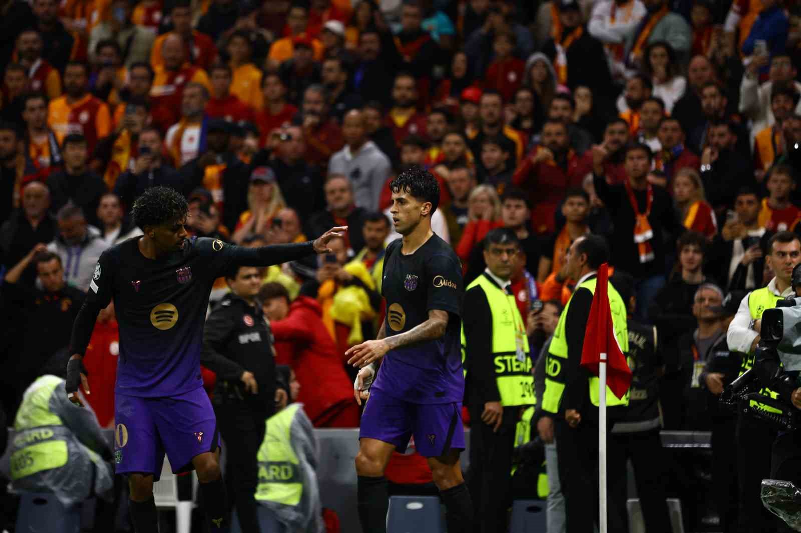 UEFA Şampiyonlar Ligi: Galatasaray: 1 - Barcelona: 1 (İlk yarı)
