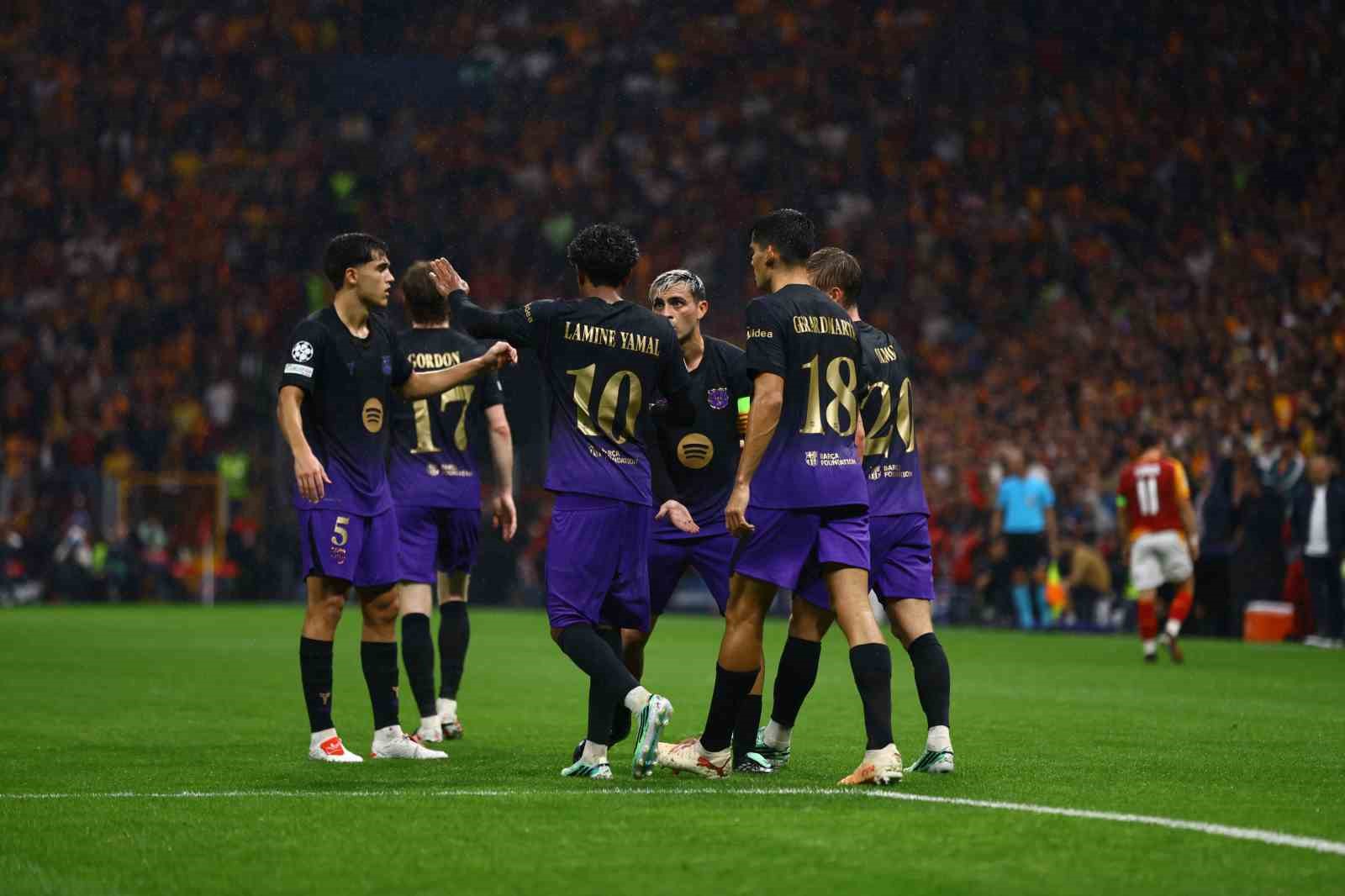 UEFA Şampiyonlar Ligi: Galatasaray: 1 - Barcelona: 1 (İlk yarı)