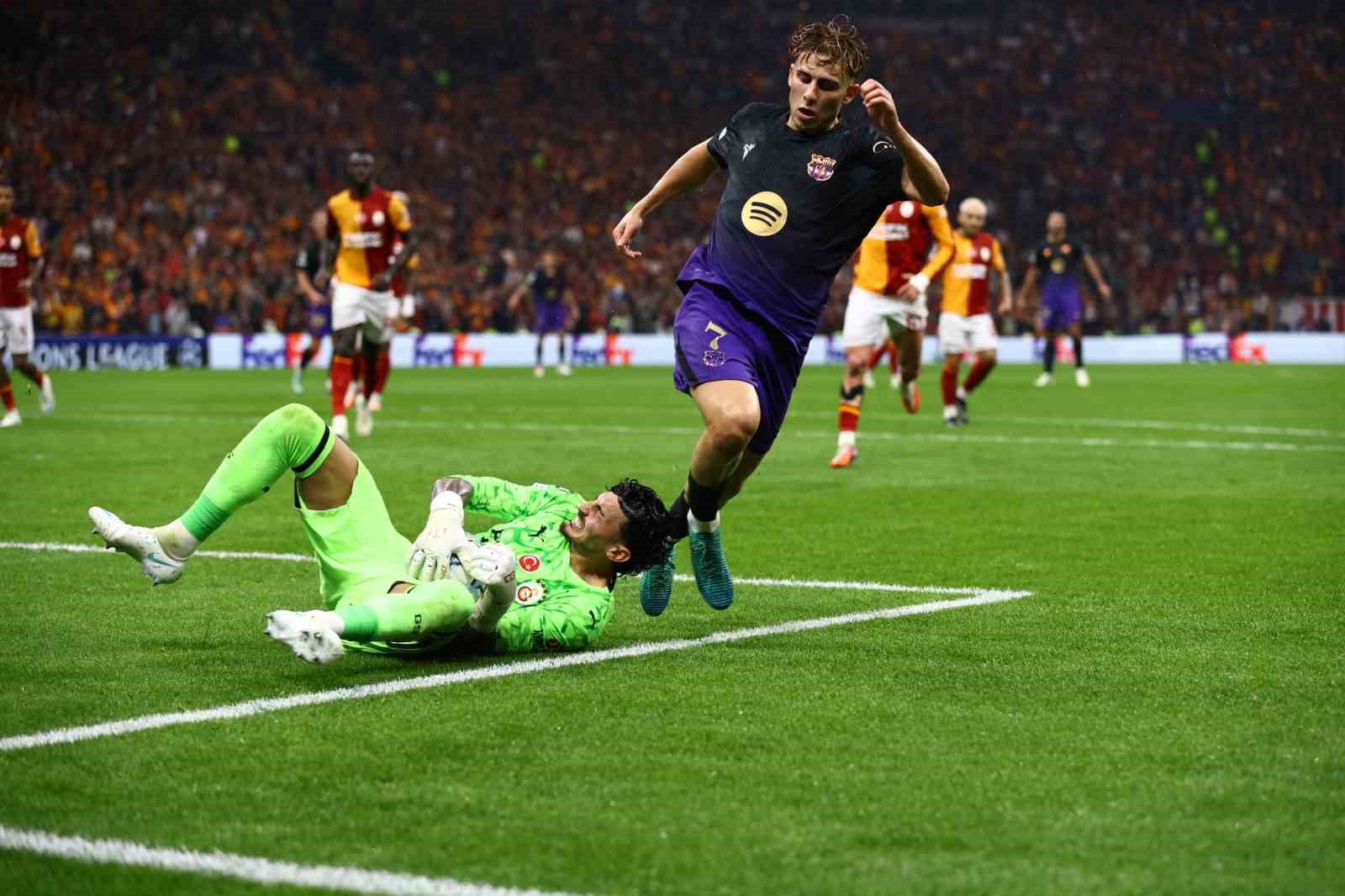UEFA Şampiyonlar Ligi: Galatasaray: 1 - Barcelona: 1 (İlk yarı)