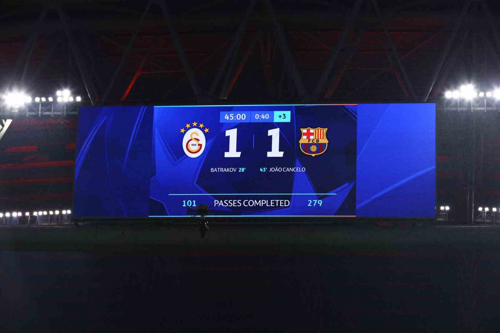 UEFA Şampiyonlar Ligi: Galatasaray: 1 - Barcelona: 1 (İlk yarı)