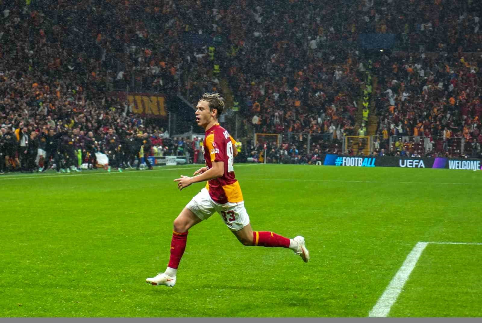 UEFA Şampiyonlar Ligi: Galatasaray: 1 - Barcelona: 1 (İlk yarı)