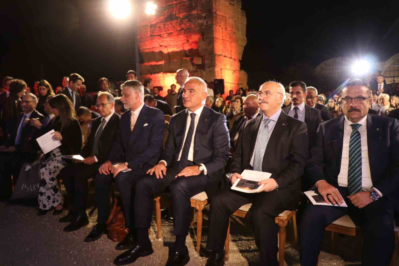 Bakan Ersoy, Hierapolis’teki buluşmada Türkiye arkeolojisinin yeni vizyonunu anlattı