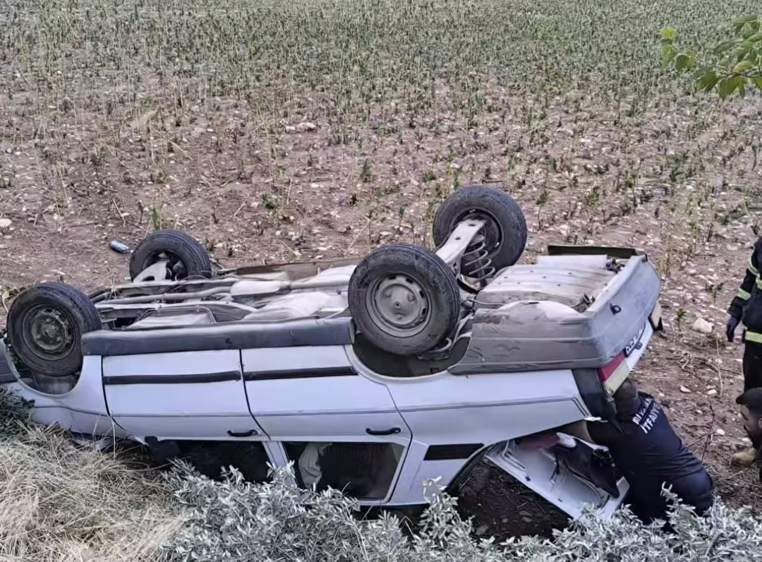 Adıyaman’da otomobil şarampole devrildi: 1 yaralı