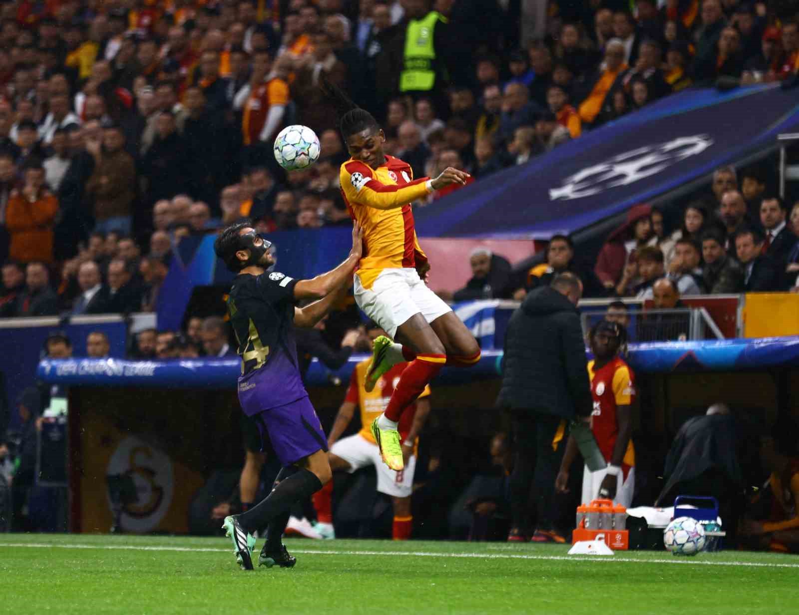 UEFA Şampiyonlar Ligi: Galatasaray: 1 - Barcelona: 4 (Maç sonucu)