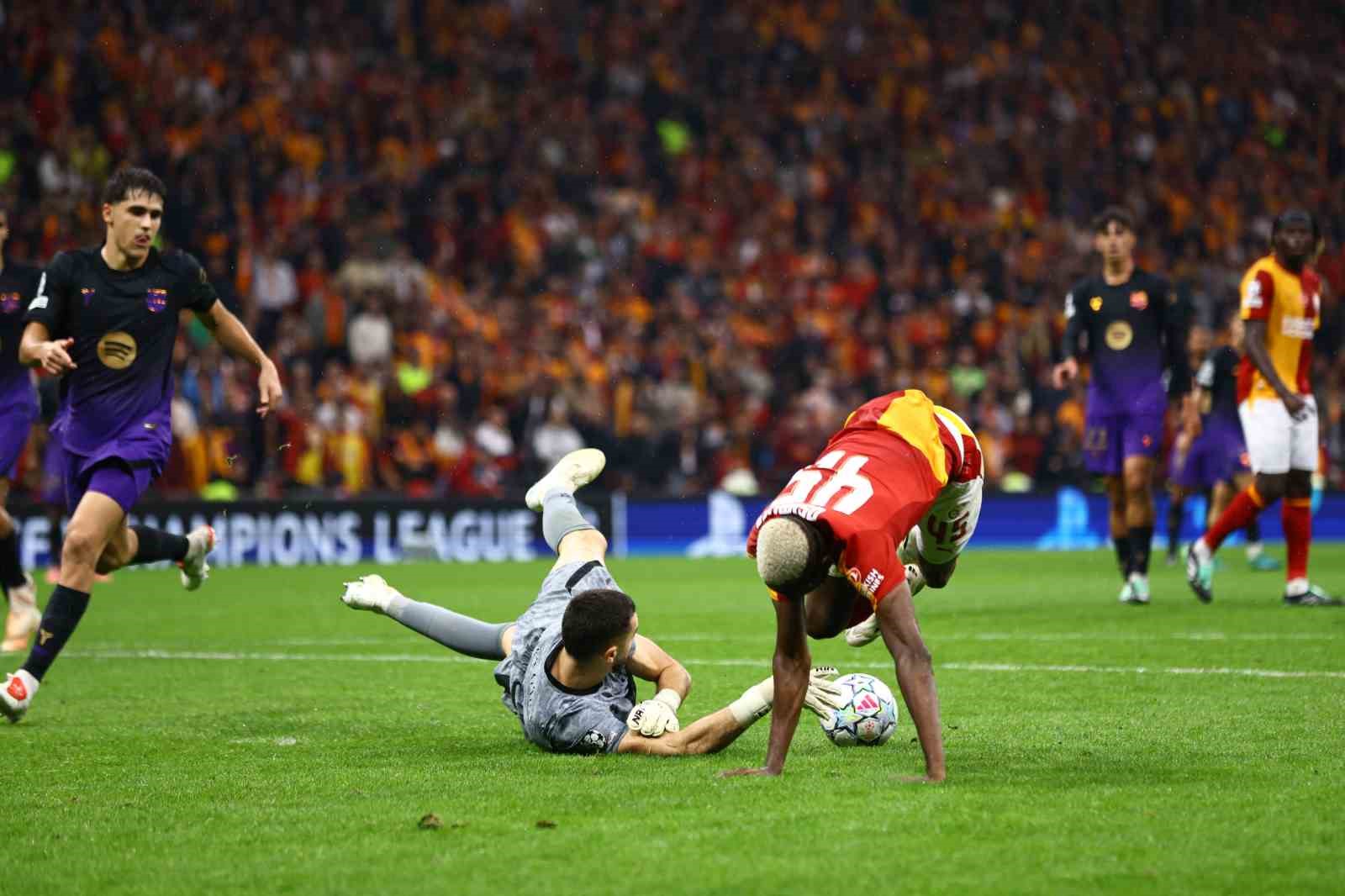 UEFA Şampiyonlar Ligi: Galatasaray: 1 - Barcelona: 4 (Maç sonucu)