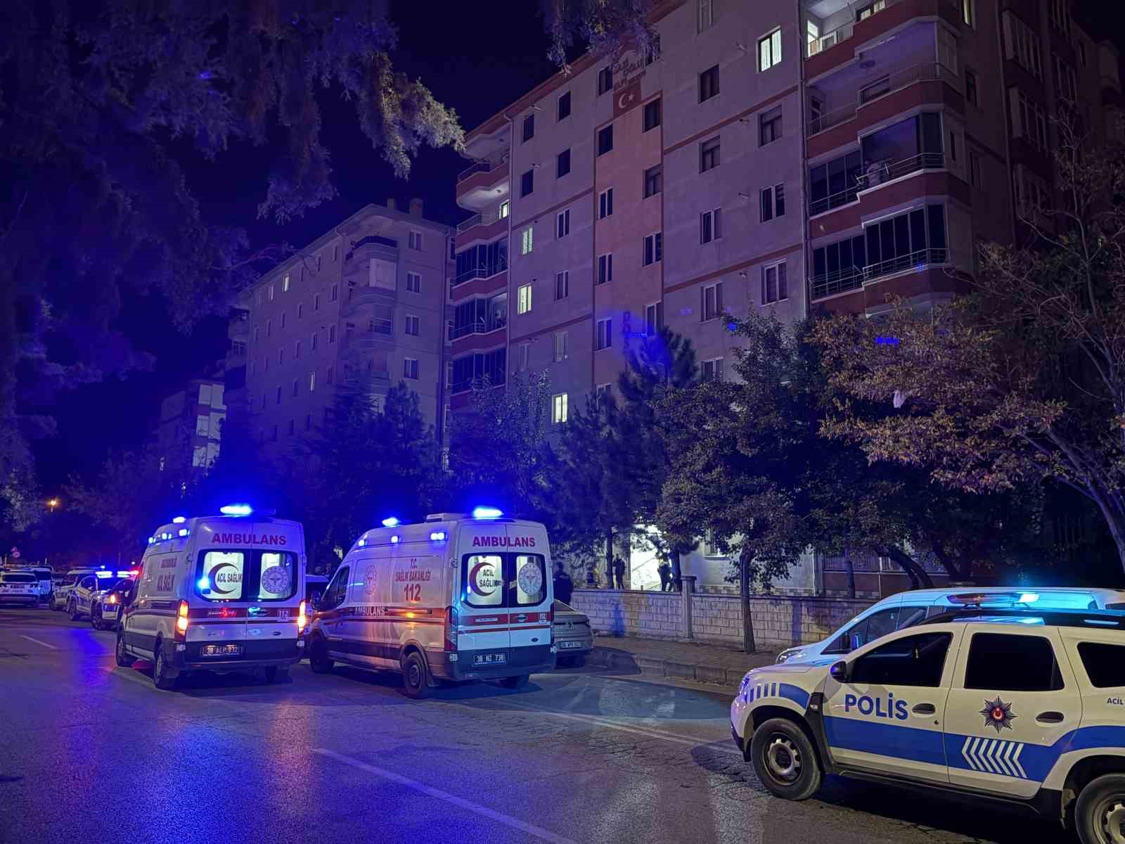 Önce babasını öldürdü, ardından intihar girişiminde bulundu