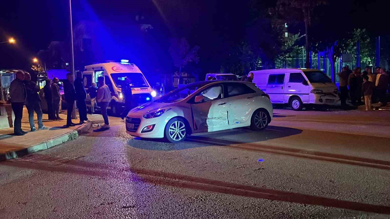 Çorum’da iki otomobil çarpıştı: 4 yaralı