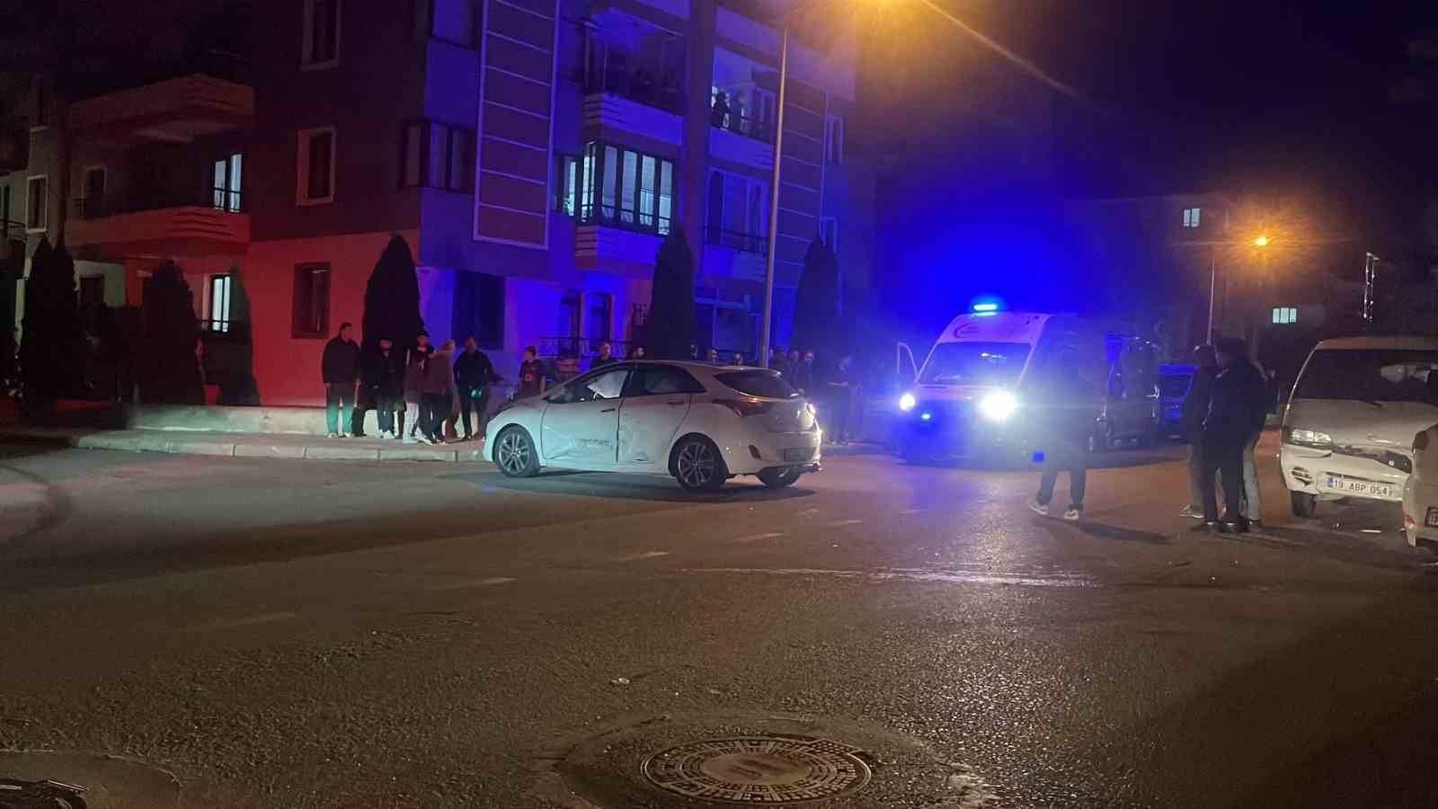 Çorum’da iki otomobil çarpıştı: 4 yaralı