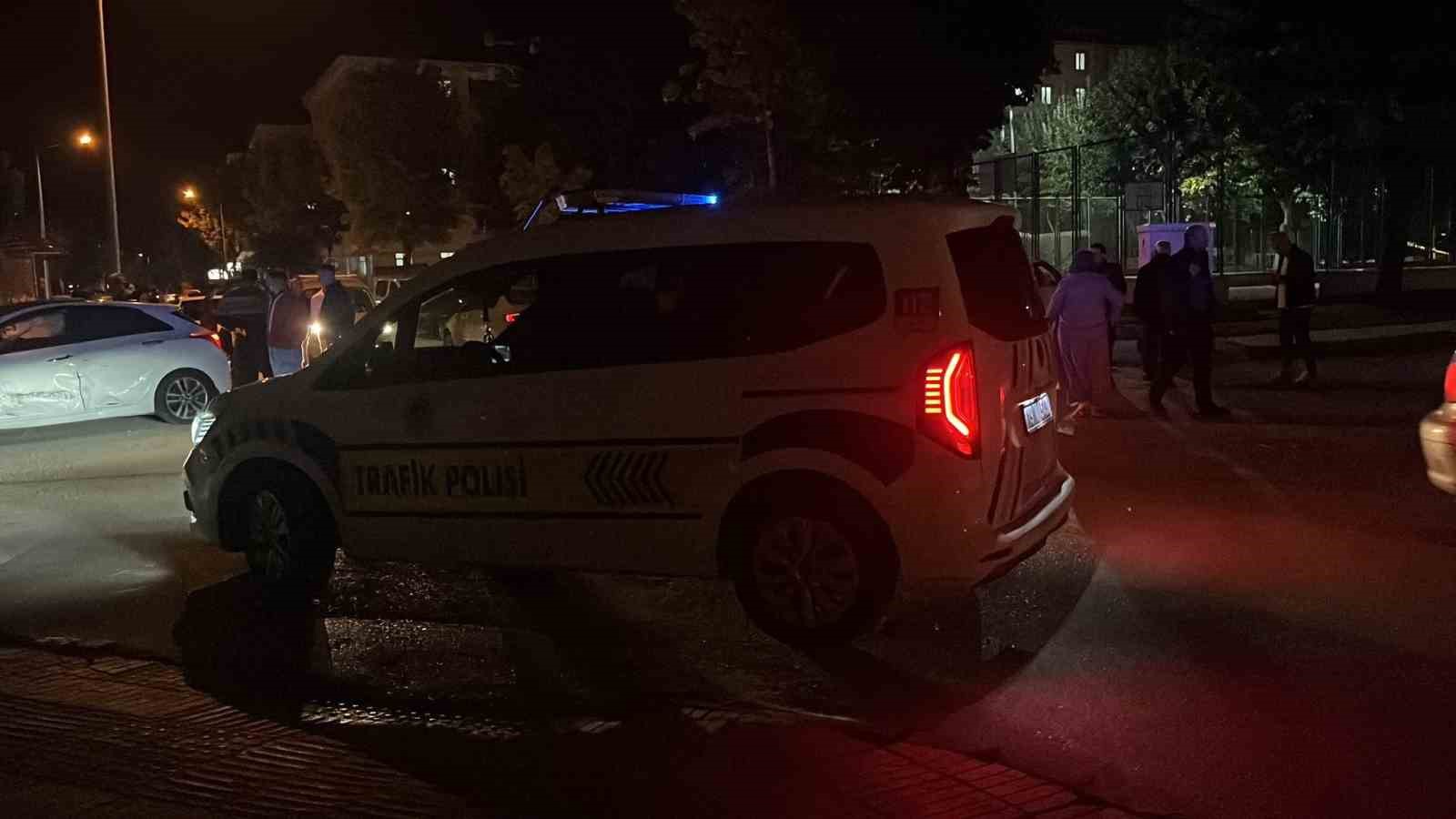 Çorum’da iki otomobil çarpıştı: 4 yaralı