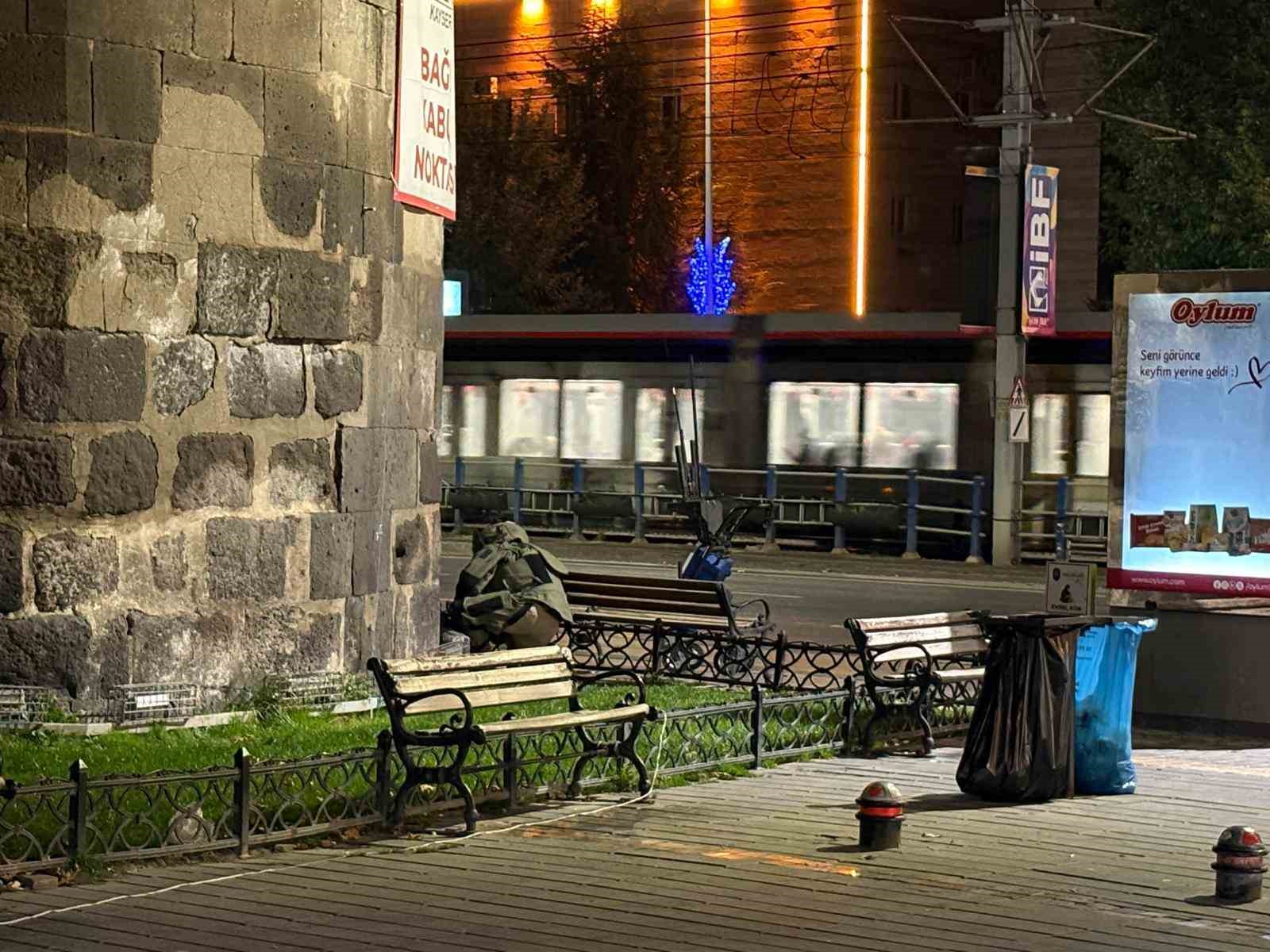 Kayseri’de şüpheli çanta fünye ile patlatıldı