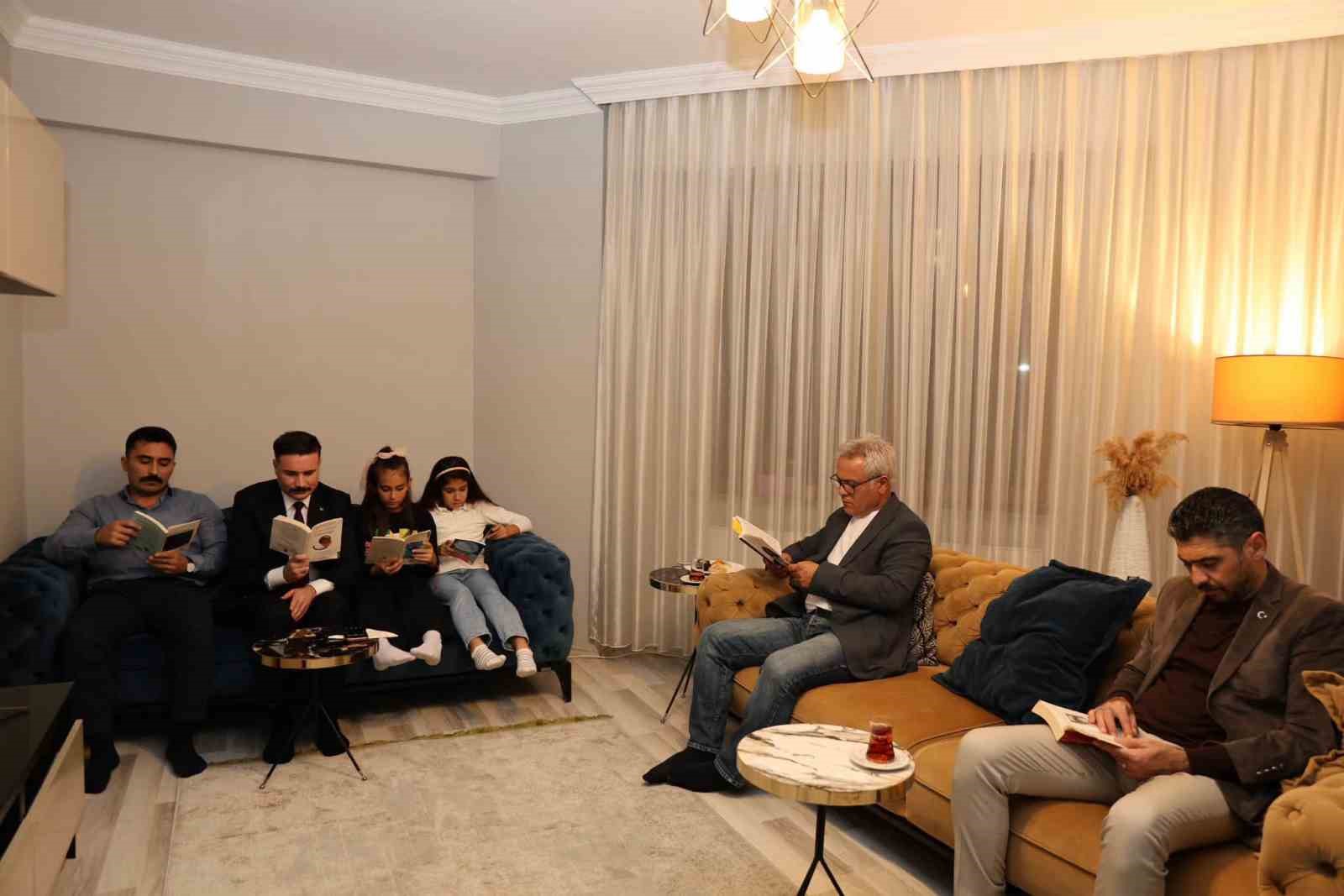 Gökçeada’da başlatılan kitap okuma projesi giderek büyüyor