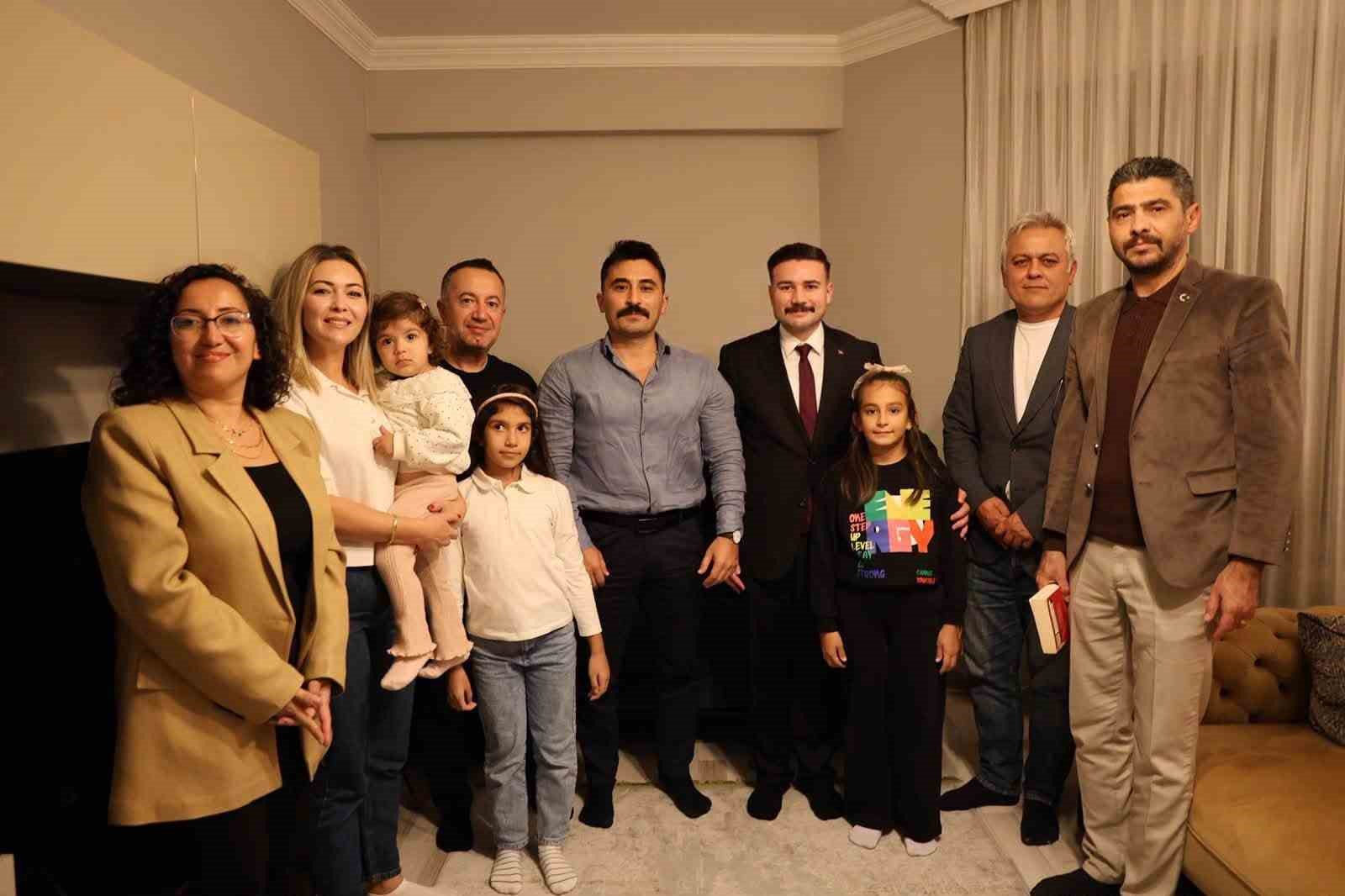 Gökçeada’da başlatılan kitap okuma projesi giderek büyüyor