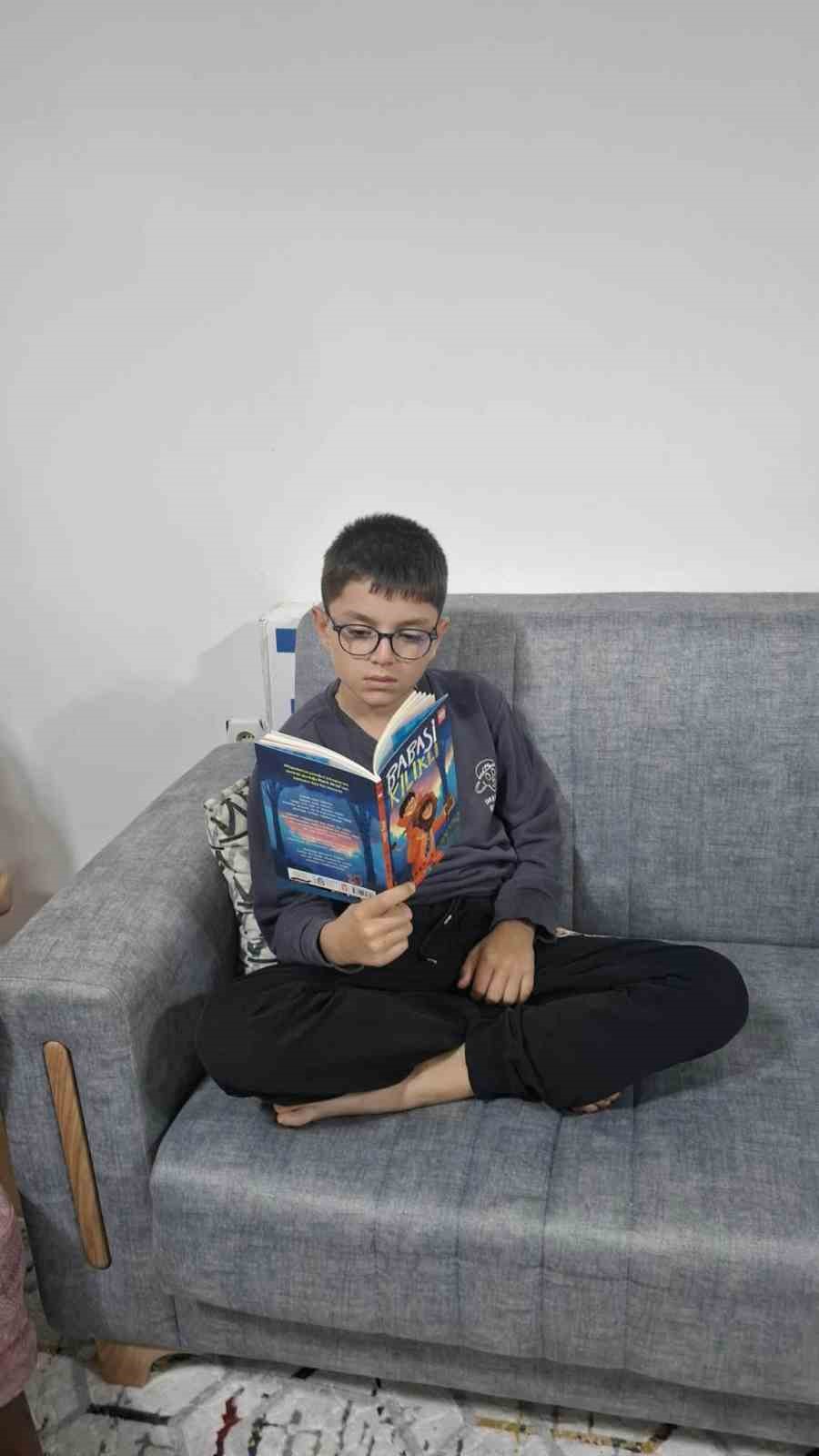 Gökçeada’da başlatılan kitap okuma projesi giderek büyüyor