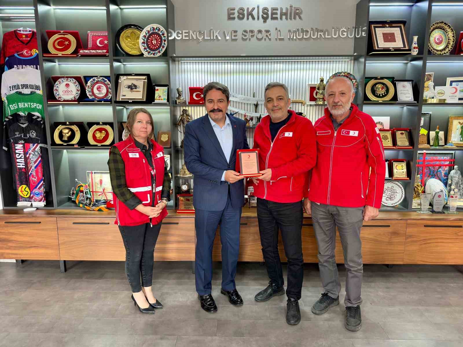 Eskişehir Gençlik ve Spor İl Müdürlüğüne Kızılay’dan bronz madalya