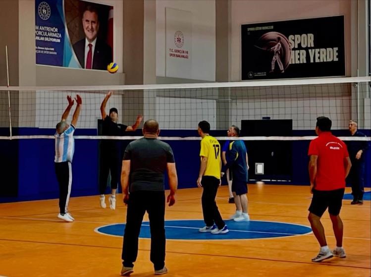 Bilecik’te kurumlar voleybol maçında buluştu