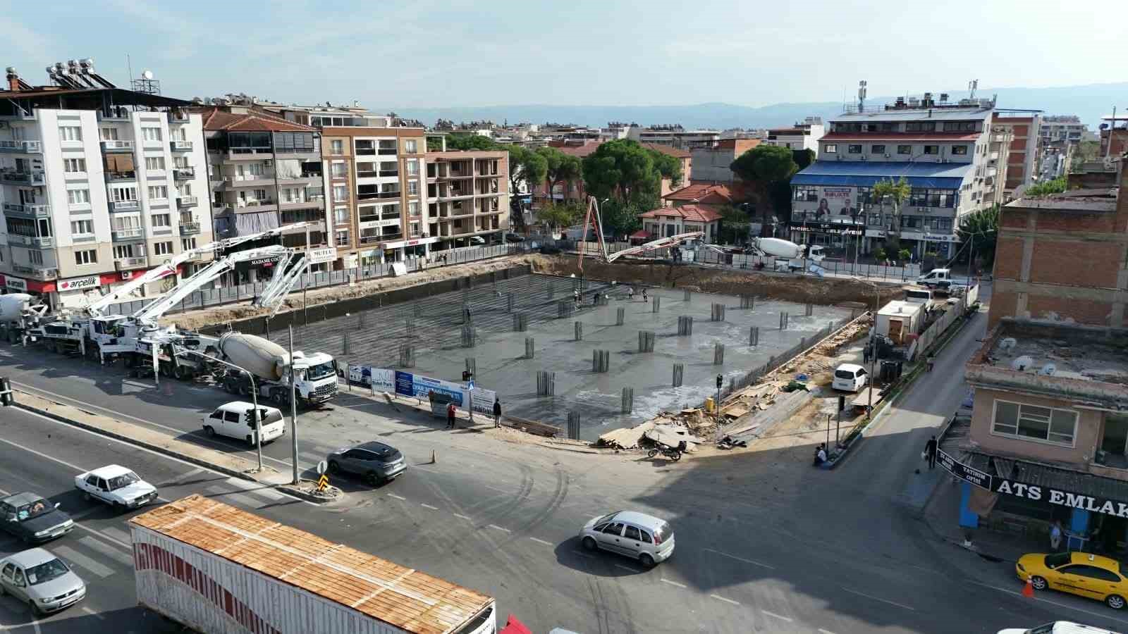 İncirliova Cumhuriyet Meydanı ve Yeraltı Otoparkı projesinde çalışmalar sürüyor
