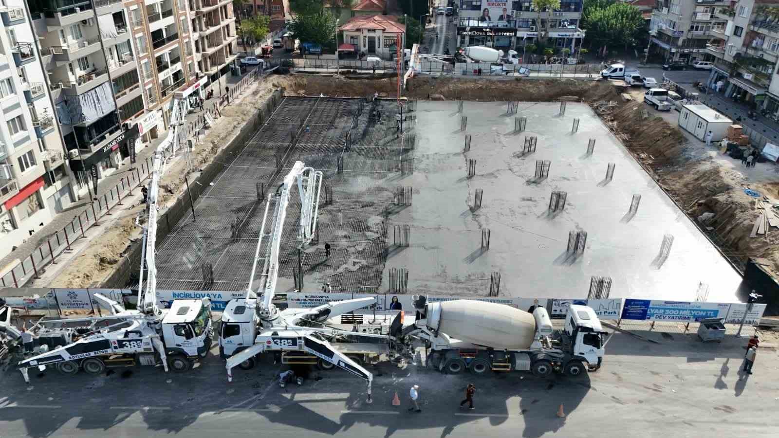 İncirliova Cumhuriyet Meydanı ve Yeraltı Otoparkı projesinde çalışmalar sürüyor