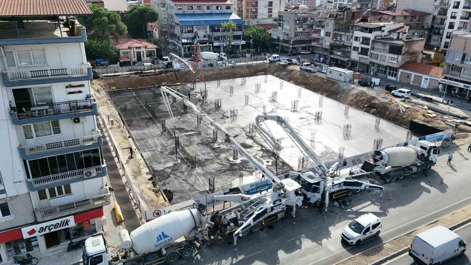 İncirliova Cumhuriyet Meydanı ve Yeraltı Otoparkı projesinde çalışmalar sürüyor
