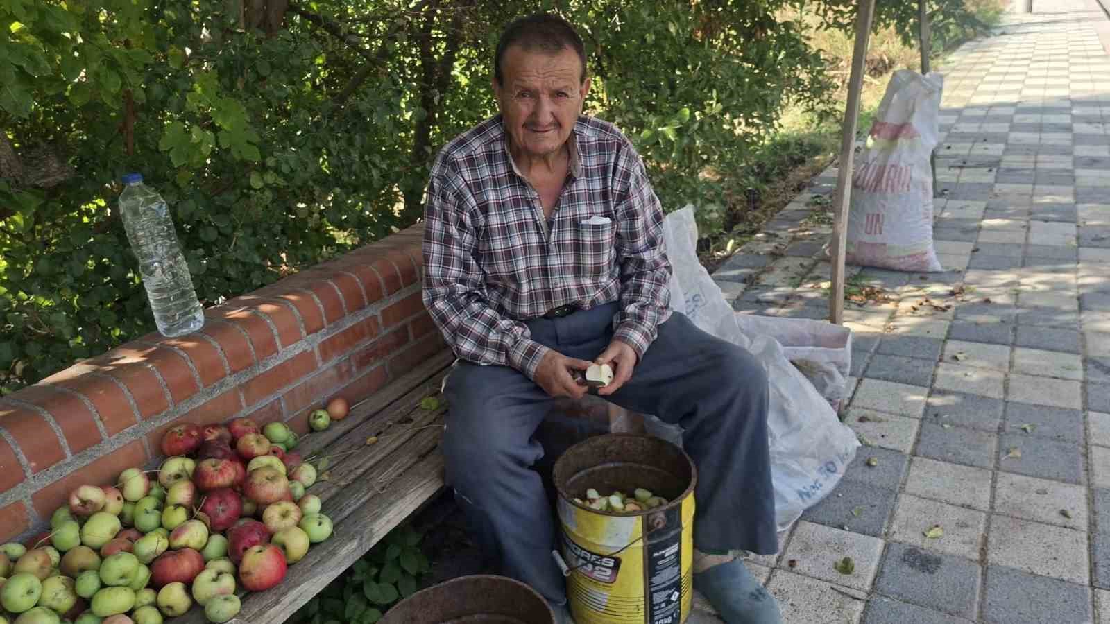 Hisarcık’ta elma kurusu fiyatı düştü, üretici yükseliş bekliyor