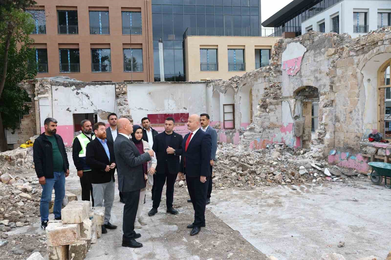 Vali Küçük, Arkeoloji Müzesi inşaatında incelemelerde bulundu