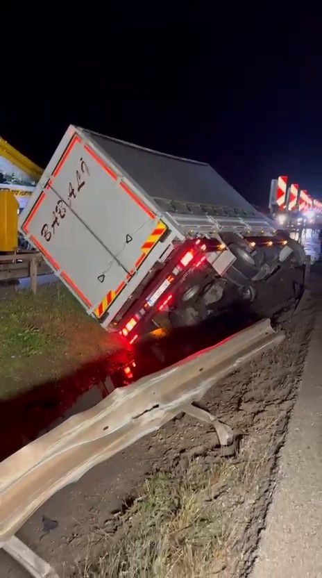 Bursa’da dört araç birbirine girdi: Trafik uzun süre aksadı