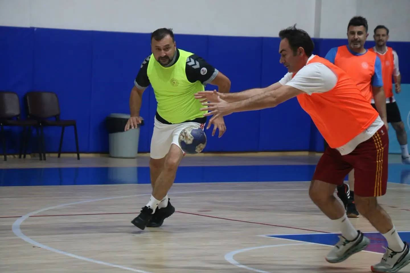 Hentbol ve basketbolda gösteri maçı